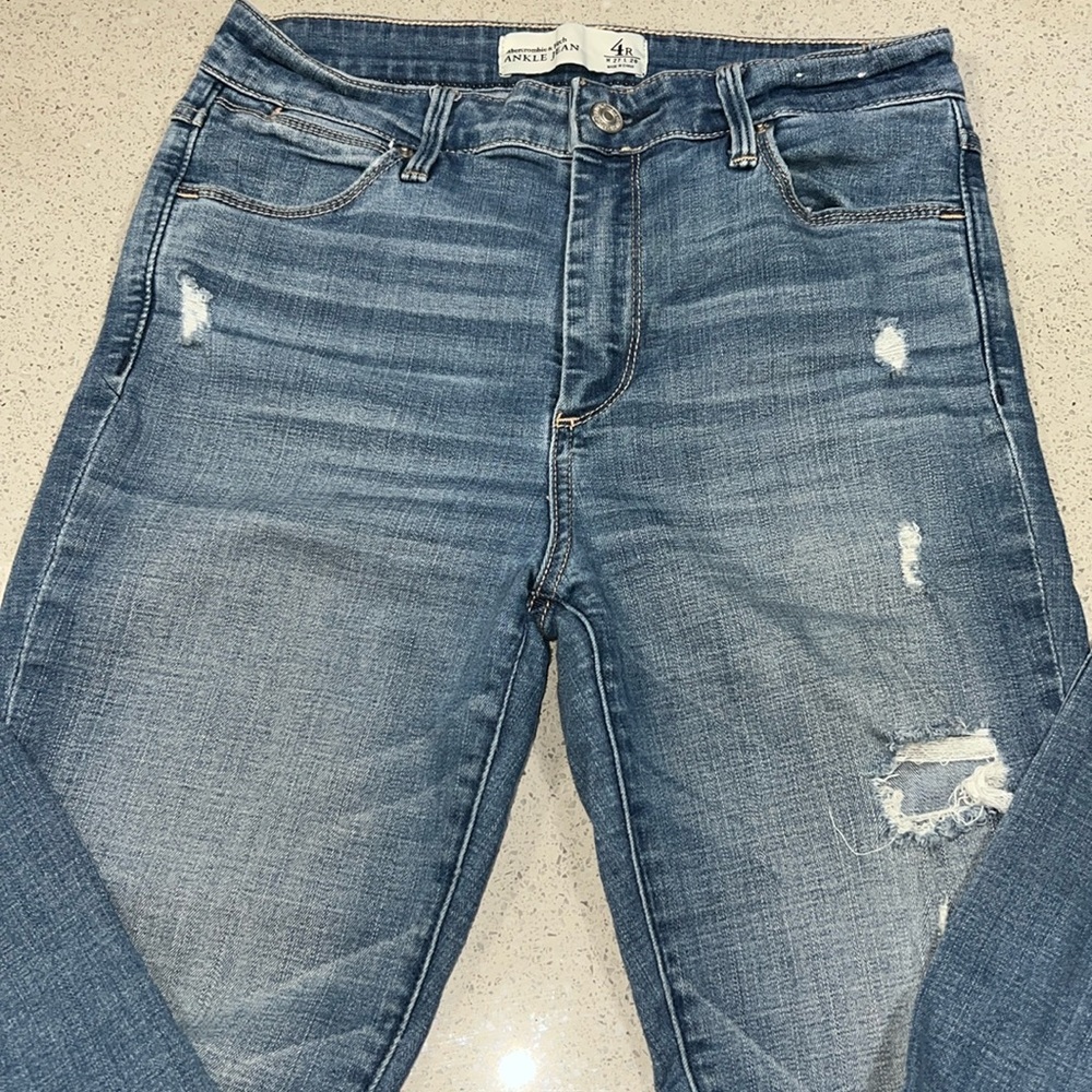 Abercrombie & Fitch ankle Jean size 4 waist 27 length 2